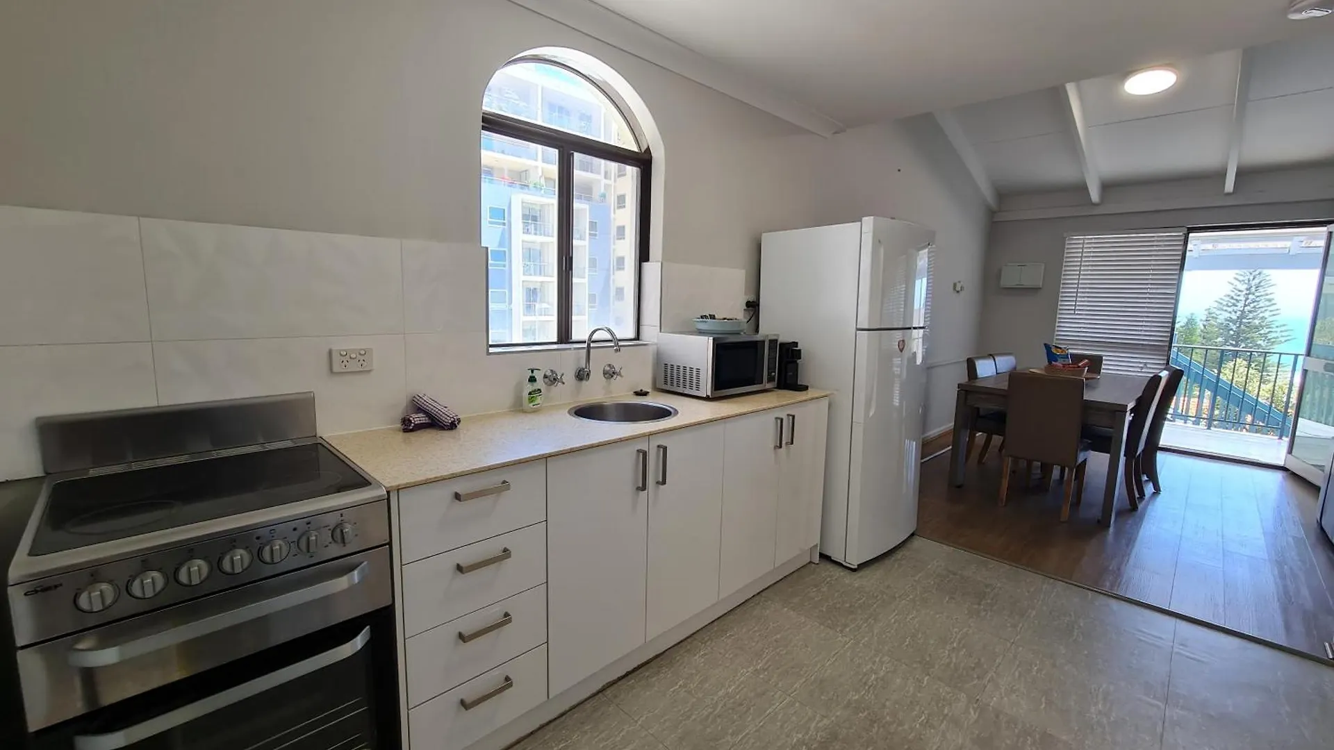 Coastal Living Iconic Scarborough Beach بيرث