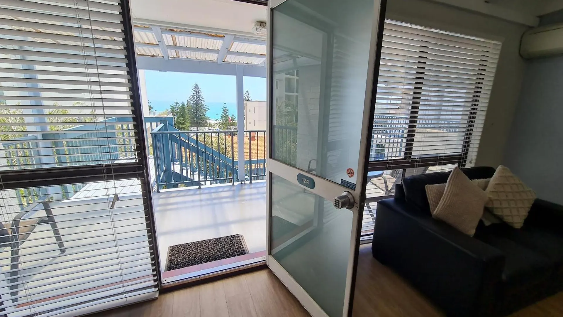 Coastal Living Iconic Scarborough Beach Perth 0*,