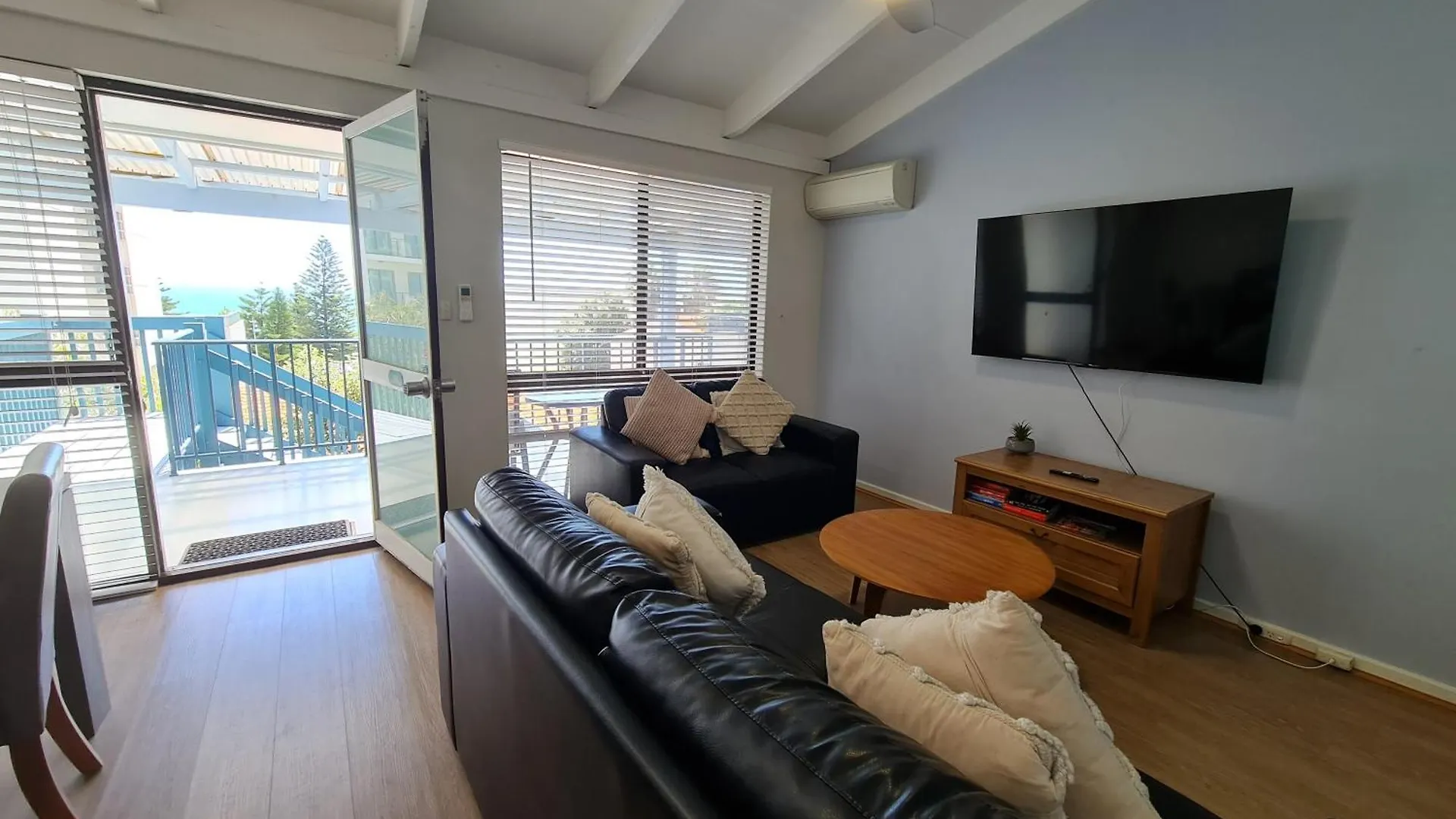Coastal Living Iconic Scarborough Beach Perth 0*,